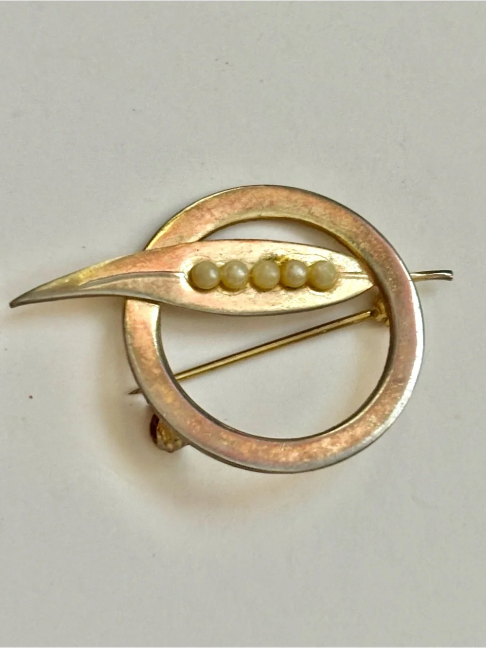 Vintage estate sale Gold-Tone Pearl Leaf Circle Brooch - beautiful patina
